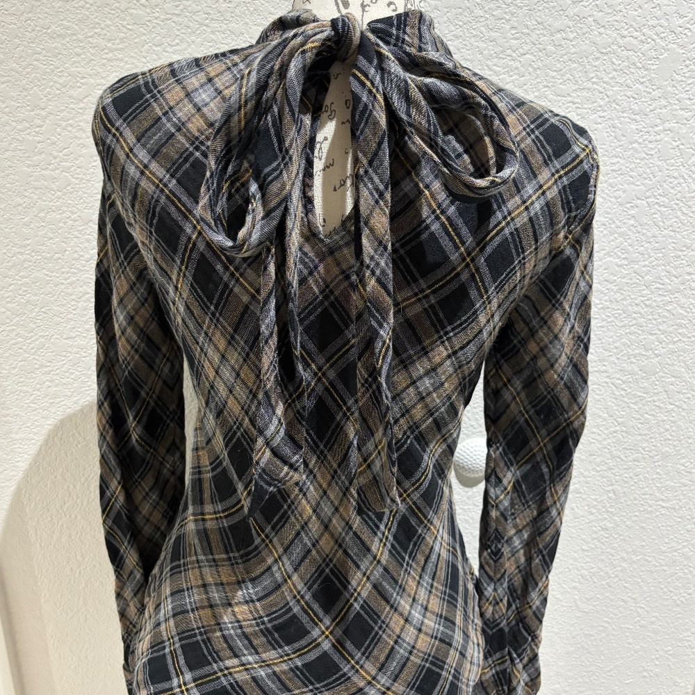 Adorable Plaid Tye Back Veronica Beard shirt blouse size 6 (fits a small)